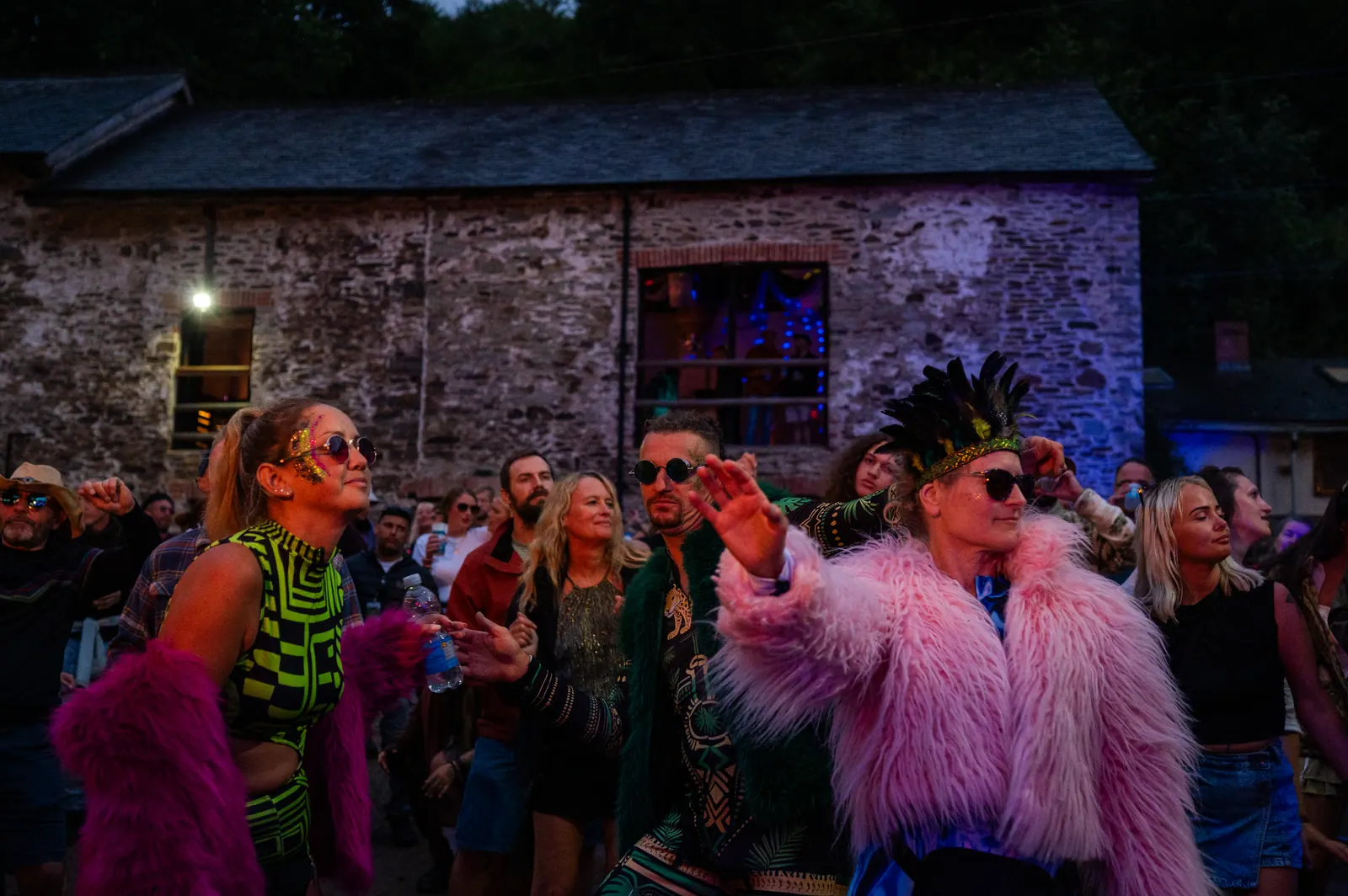 Fur coats and feathered hats in the courtyard